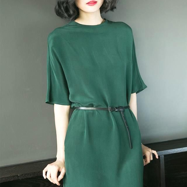 奔4奔5女人，尽量穿高级点，看看这些高端连衣裙，洋气有女人味