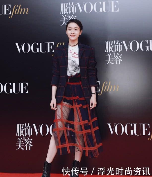 张雪迎减肥有术,白T上铺满“野餐”,半扎丸子头让杨幂很尴尬!