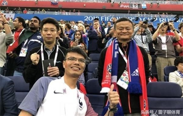 马云现场观看世界杯却因穿破布鞋串红网络！网友：我咋穿不火？