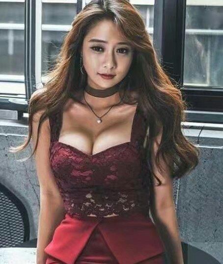 露珠俏丽荷花之上,美艳绝伦,艳美如花