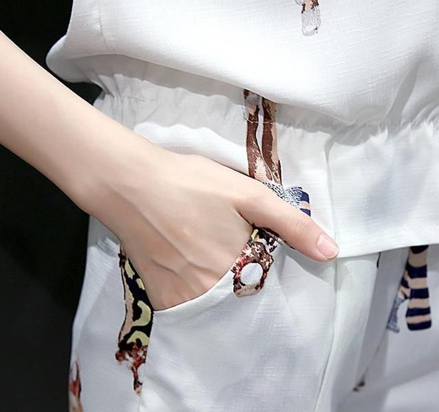 “蜜桃”臀裤已烂大街，当下主流ins装，做闪电一样的女子