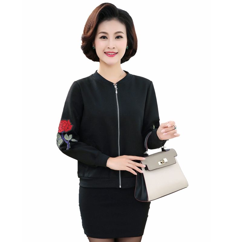 女人越有气质就越年轻漂亮，身上多穿这几件，那绝对美