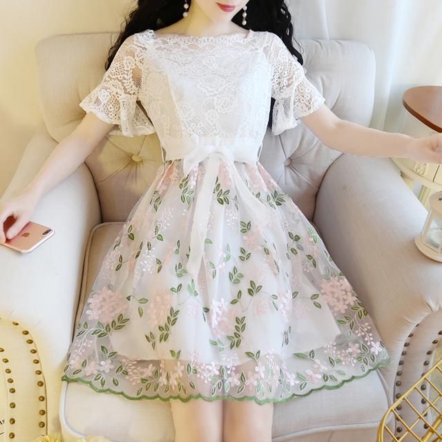 若你身高不足160，建议试试这显高连衣裙，穿出1米65的气场