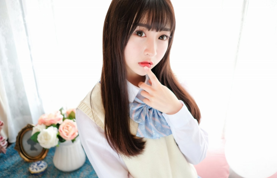 甜美白丝美腿少女：你快回家陪我，好想你