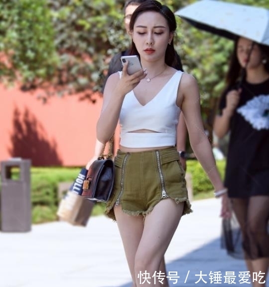 『看不出』街拍:气质大姐时尚搭配,年龄一点都看不出