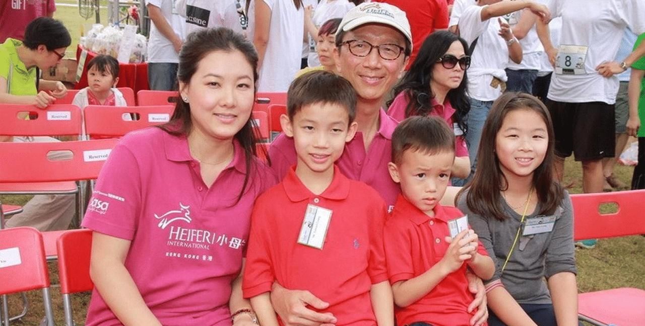  国家■41岁伏明霞太拼了！婚后5年连生3子，如今老公近70岁仍想要4胎