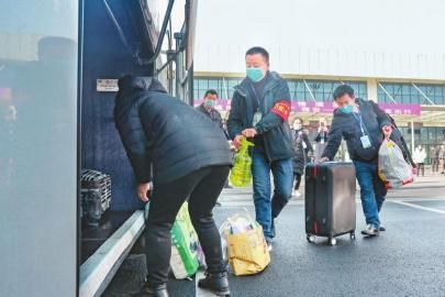  [开往春天]四川全省共有895.03万农民工外出务工返岗