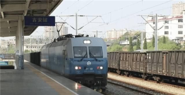  全长@浩吉铁路正式开通运营：全长1800余公里，时速120公里