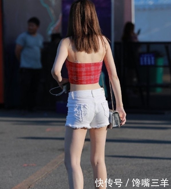  『来提升自己』摄影只有这样的可爱少女，这套服装才能发挥最大作用吧