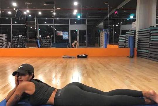 健身女神秀身材，S型曲线性感迷人，尽显女性成熟魅力！