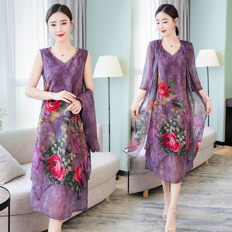 33-45岁女人穿高贵蚕丝裙,上身风韵优雅,美得路人三回头