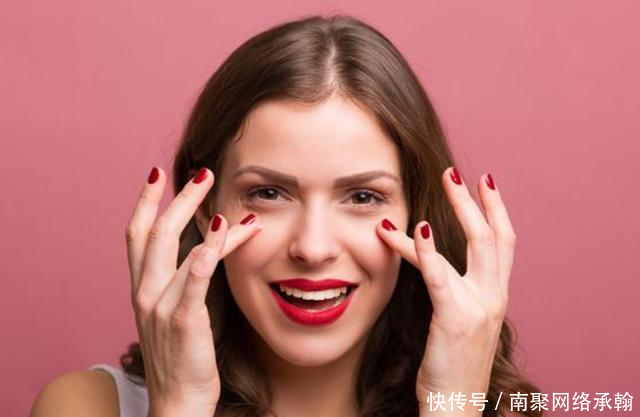  正确@原来这才是眼霜的正确使用方法！效果居然可以翻倍，以前都白用了