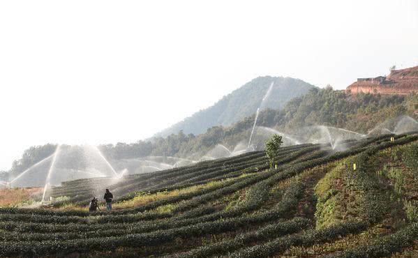 至今都没有通高速和铁路的县城，名字太长一口气读不完，百姓生活