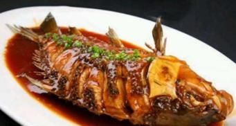  「适量」?草鱼肥美，是用来做菜的最佳食材，给大家介绍一道红烧草鱼方法