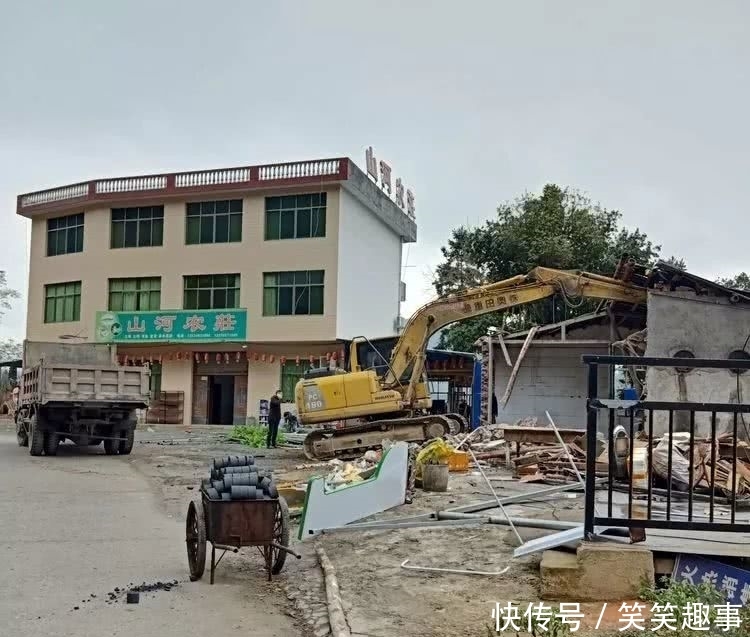  违建@动真格了！六都寨水库大坝上多处违建被拆除！