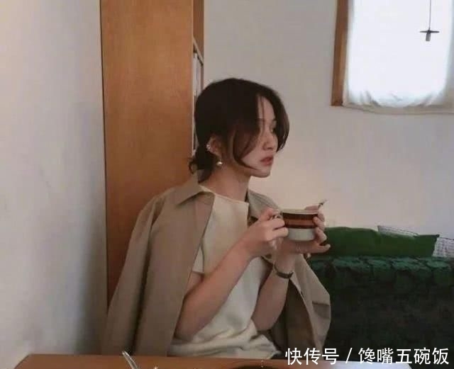 #高丸子#这个时候丸子头成了女孩们的首选 轻松搞定的慵懒发型