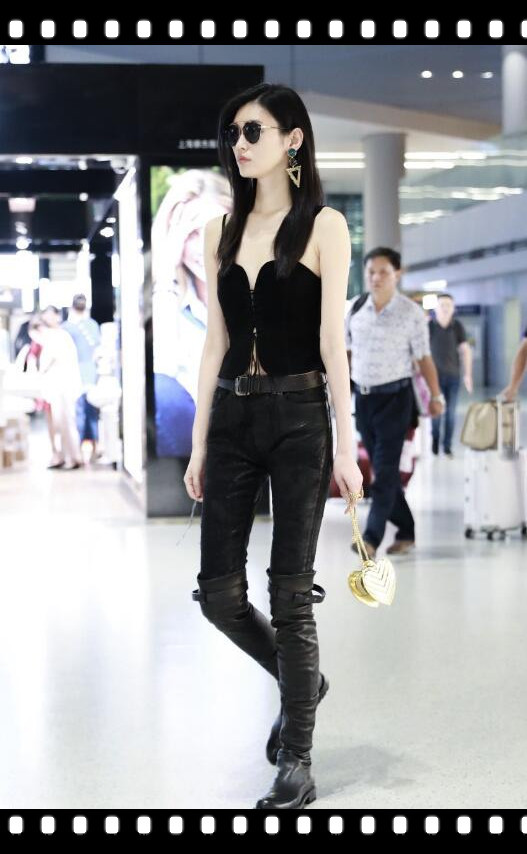 脸高级身材也高级 29岁的奚梦瑶两块抹布完全不能遮住好身材