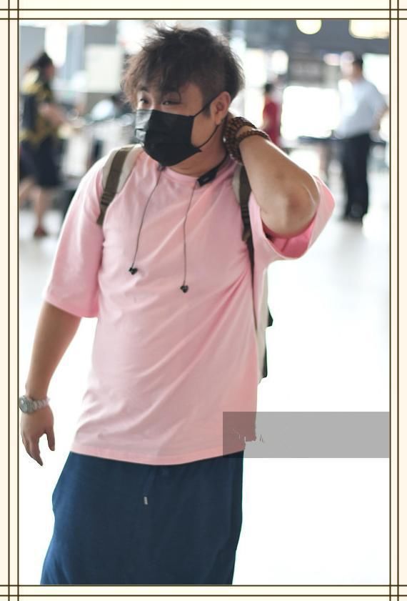 乔杉是34岁，张翰也是34岁，二人同现机场，差距竟如此尴尬?