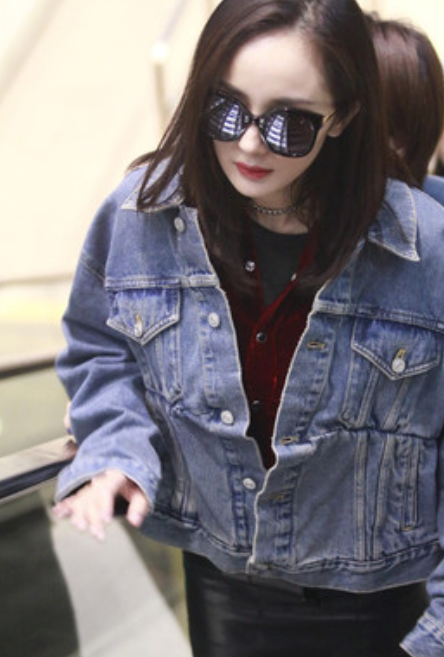 看看杨幂的皮短裙，再看看景甜，网友：谁有气质一眼就看出来！