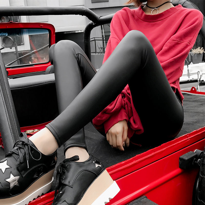 姑娘，你的打底裤过时了，今秋流行这样穿，连背影都美爆了