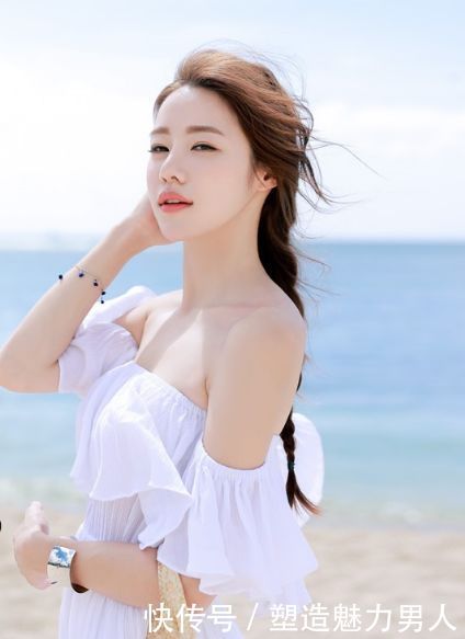 街拍：纯美的白色连衣裙，甜美的公主气息，散发迷人风采