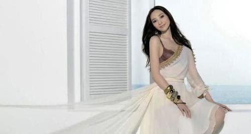 郭晶晶炫富了，对比吴佩慈徐子淇，一目了然！人生太幸福