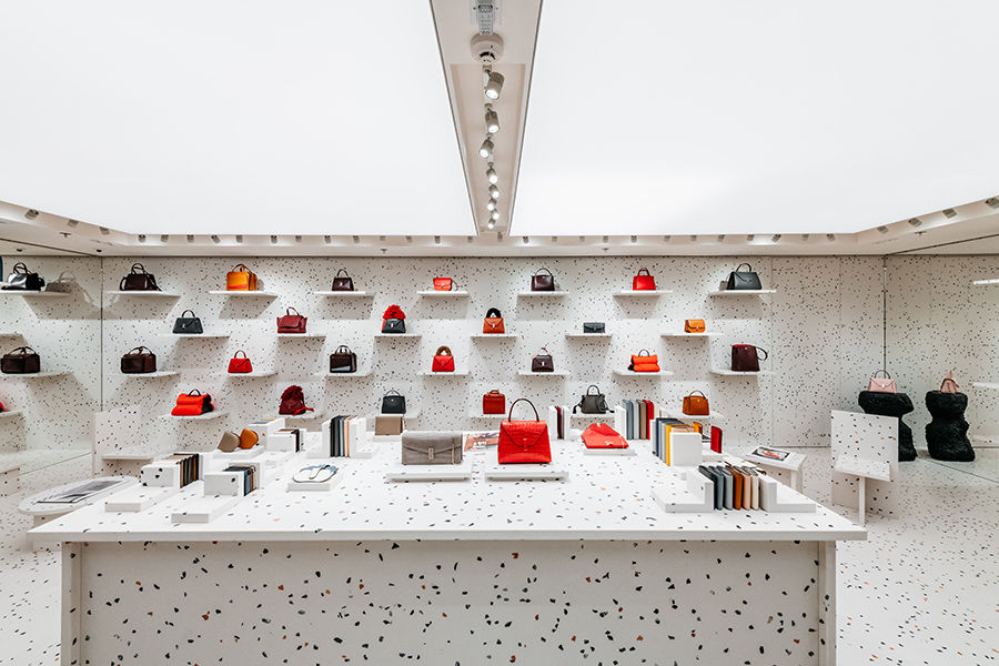 Valextra 在香港海港城新门店,找来了英国设计师 Max Lamb 操刀设计