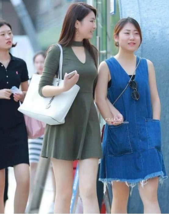 身穿连衣裙的小姐姐，怎么看都是那么美丽，让人喜欢！