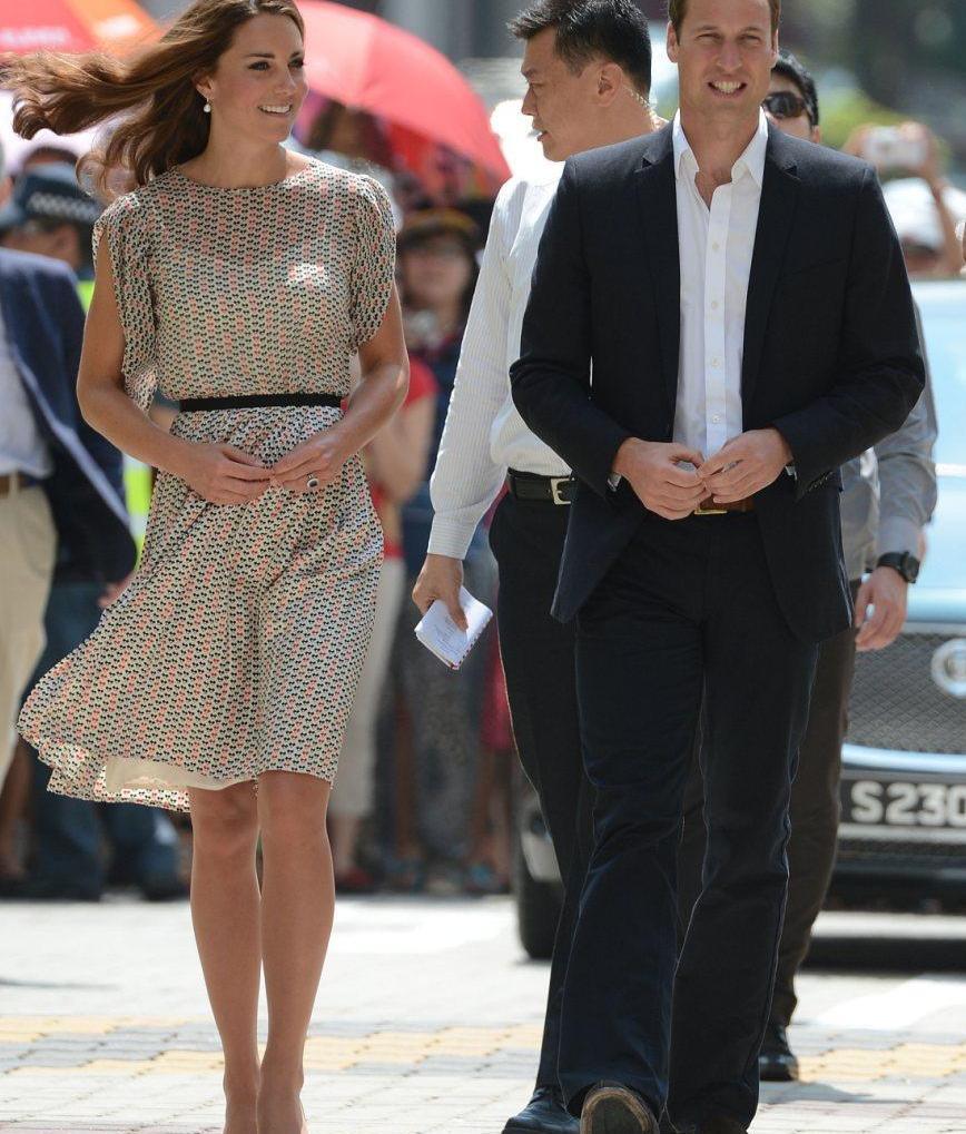 两个王妃的裙子不一样: 梅根王妃的过膝裙, 凯特王妃的露膝裙