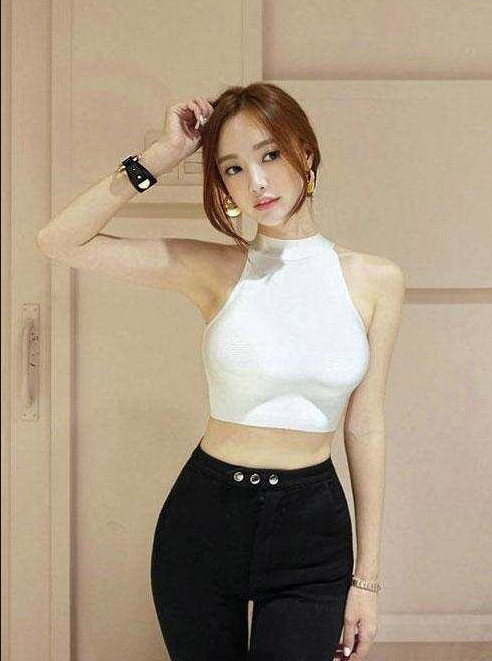 紧身裤搭配身材苗条的，确实很美上街也非常有回头率