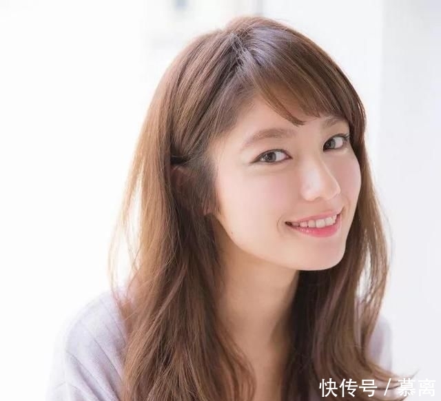  『时髦』别留黑长直了，试试超全的“日系”长发，时髦减龄显脸小