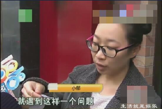 女子老凤祥买金项链不能戴 店长: 这是很灵动的设计是正常的