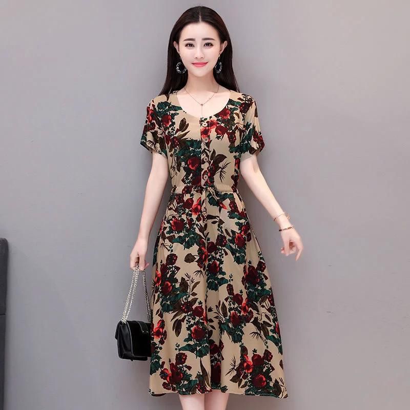 试试这几款新款连衣裙，又美又洋气，70、80后穿干练不失甜美