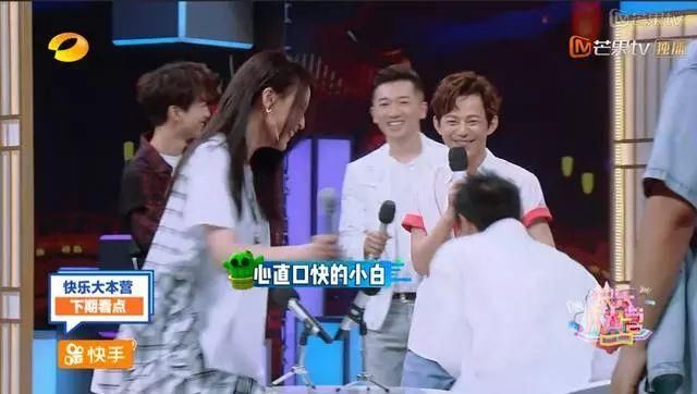 舒淇穿荷叶边裙,谢娜穿衬衫裙,却都没有穿牛仔背带裙的吴昕可爱