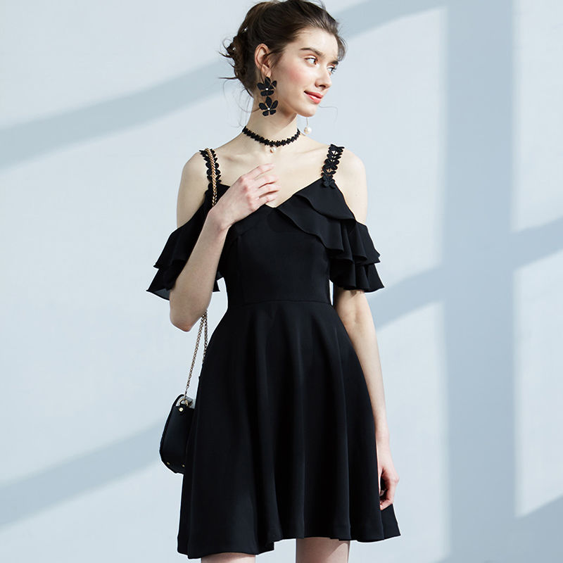 从不穿裙子的姐姐，穿上小黑裙，一家人都被惊艳到了