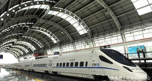  「高铁」印度土豪首次来中国，刚坐上高铁就急了，还直言：我要