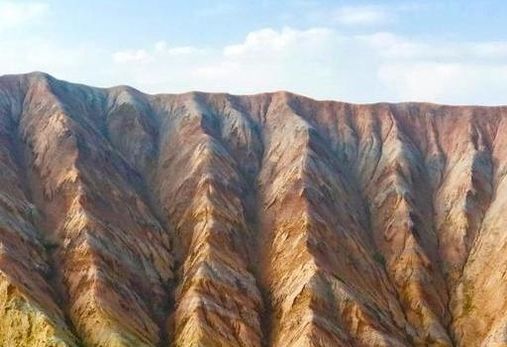 穿越天山不仅有独库公路，一般人不知道的S101线百里丹霞景奇绝