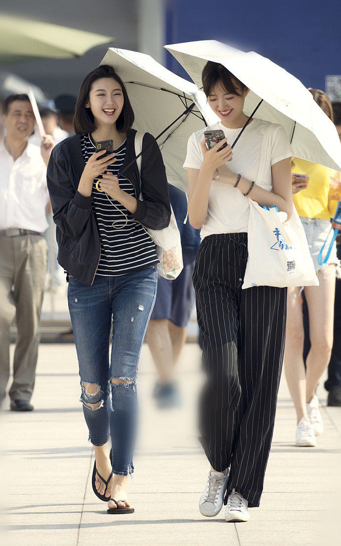 重庆街拍，一身优雅的穿搭，穿出女人优雅的味道