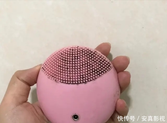 『洁面』风很大却鸡肋的单品,网红睫毛很假,口红纸涂不匀,洁面仪易长霉