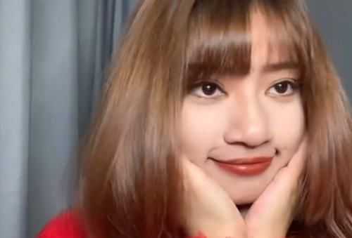 『成品』小姐姐现场仿妆Lisa,第一眼差距有点大,成品一时间傻眼了