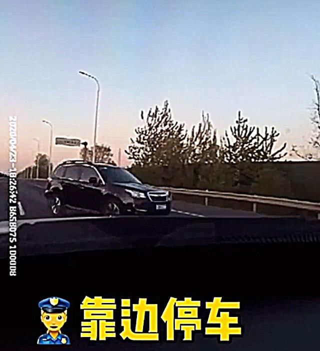 『女司机』女司机高速逆行8km，交警查问反叫嚣，我就迷糊会能咋样？