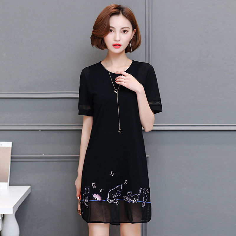 40岁左右的女人不要穿太老气,跟这些潮女学,文艺还潮流