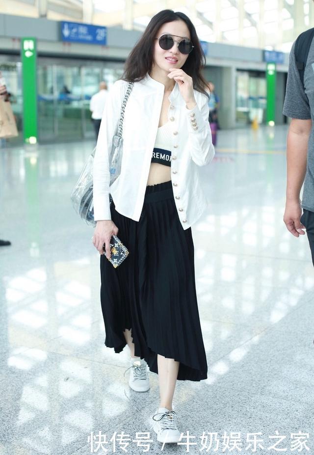 赵丽颖的腰已经够细了，没想到张韶涵更细，网友：“小腰精”！