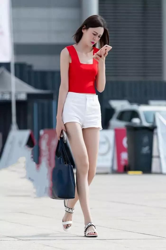 街拍 打破传统时尚定义的穿搭参考，哪款清凉舒适的夏装更好看?