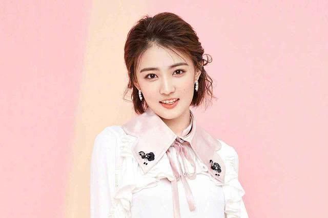 『女生』最受男生欢迎的女生身高,第一名女生都想不到,那样身高好搭衣服