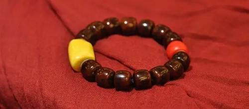 论色彩搭配在串珠界的重要性