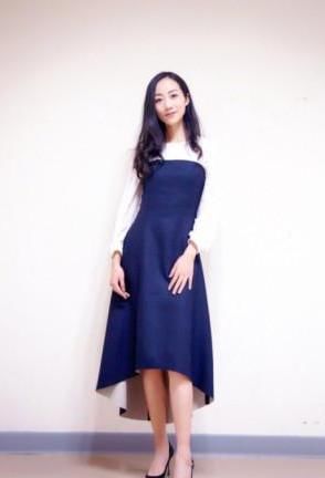 韩雪穿一件连衣裙现身活动,一半热情似火一半优雅端庄,美到哭!