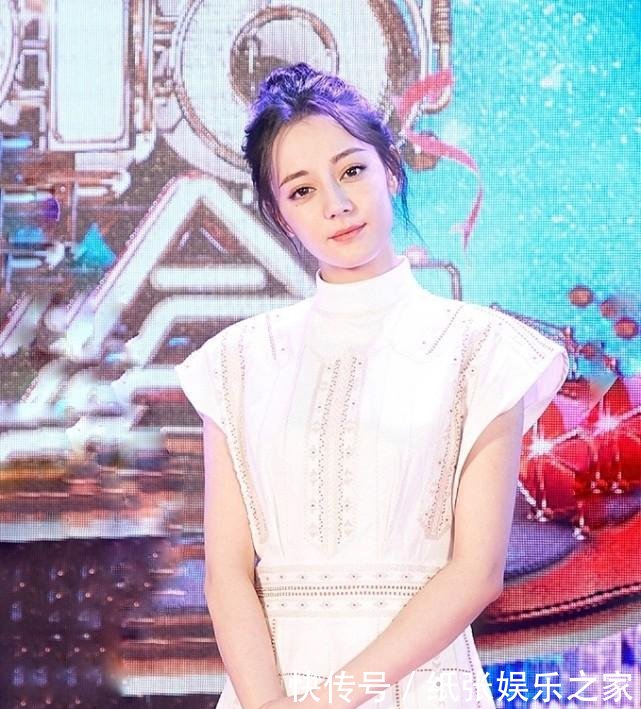 迪丽热巴这身材绝了! 碎花裙穿出风情万种, 连杨幂都要甘拜下风了