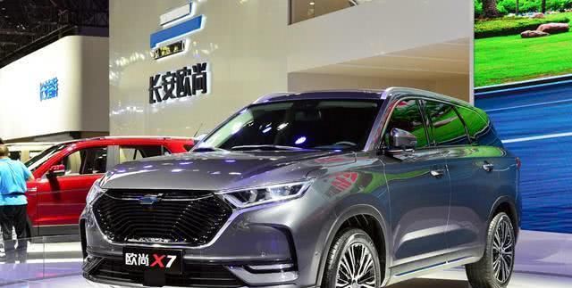 『车型』国产再添B级厚道车,内饰媲美奔驰,12万配2.0T,设计不输奥迪