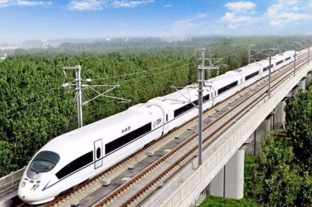 高铁时速250KM，为啥却不配备安全带设计师加了很不安全！